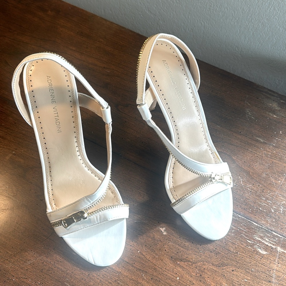 Adrienne Vittadini Gabriella Zip Sandals in White - Size 8 - NWOT